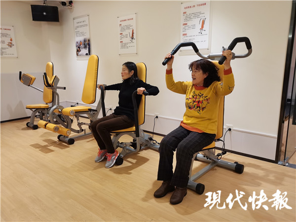 宝马娱乐在线电子游戏59元一个月！探访南京老年人专属健身房器材齐全还有专人指导(图3)